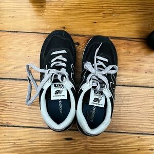 New Balance Classic 574 Black and Gray Sneakers W 7.5